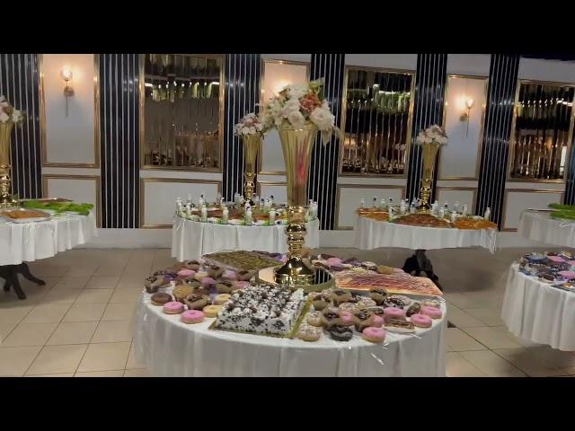 Cici Saray - Eventlocation / Hochzeitssaal / Dügün Salonu - Buffet im großen Saal in Gold -