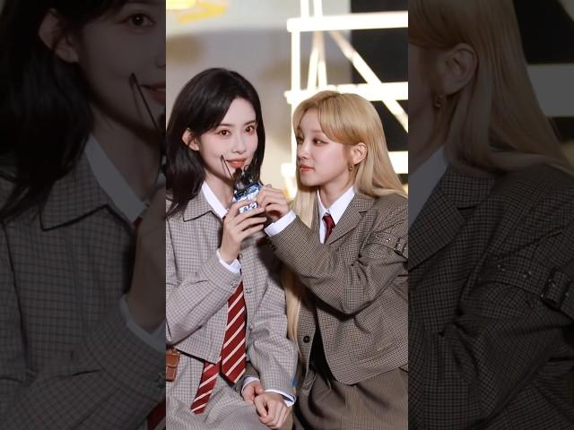 Dum-dum, da-da-da-da-dumMeng Ziyi and YUQI are so cute!