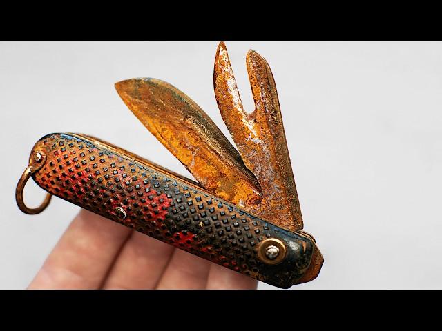 Old Rusty Army Pocket Knife Restoration. Bakelite scales