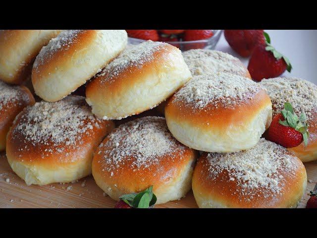 Пышные булочки с клубничной начинкой и штрейзелем | Танюшина кухня