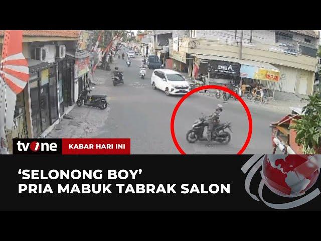 Viral Pengendara Motor Tabrak Salon di Surabaya | Kabar Hari Ini tvOne