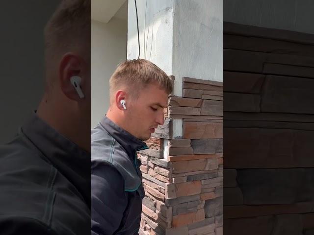Клею камень на колонны #каркасныйдом #каркасник #diy #самостройщик