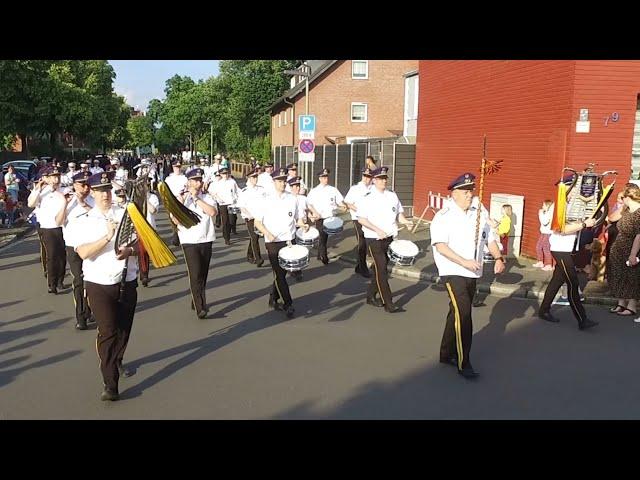 Schützenfest 08, Juni 2024 in Neuss Weckhoven. Aufmarsch zur Gefallenenehrung