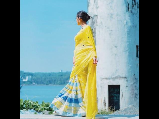 Bhartiya Naari 🩵In Indian handcrafted Saari Sunshine and daisies are so Pyaari 