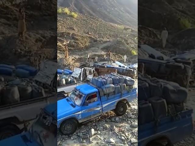 Baloch driver in Pak iran border amazing skill Baloch karawan wonderful driving skill #shorts