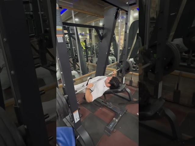 Incline smith chest press #chest workout #gym #gymmotivation #youtubeshorts #viralvideo #bodybuilder