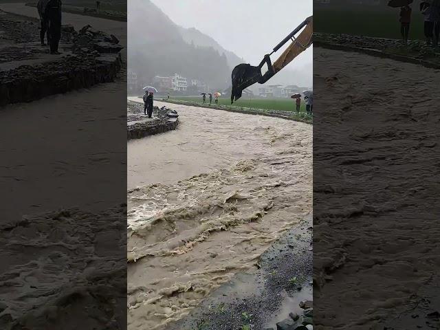 Use Excavator To Dredge The River !