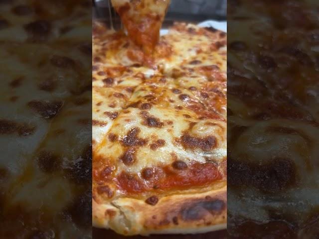 Golden crust,Melting cheese,pure art……#food#pizza#viralshort #viralvideo