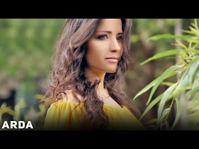 Deniz Toprak - Diz Dize | Sarıl Bana | © Arda Müzik 2013