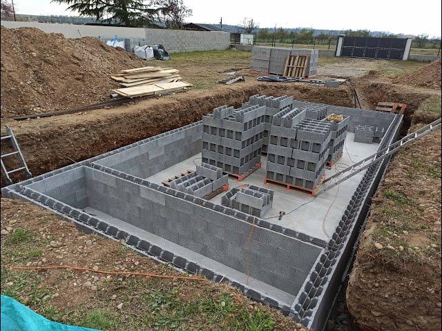 Auto construction piscine 9 x 4 en bloc à bancher