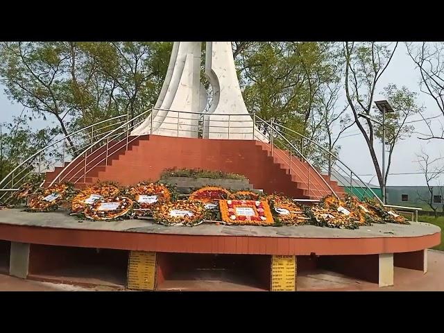 এইখানে পা রাখা যেত না,,আর সেই জায়গায় সময়ের ব্যবধানে দেখেন ভীর কমে গেছে