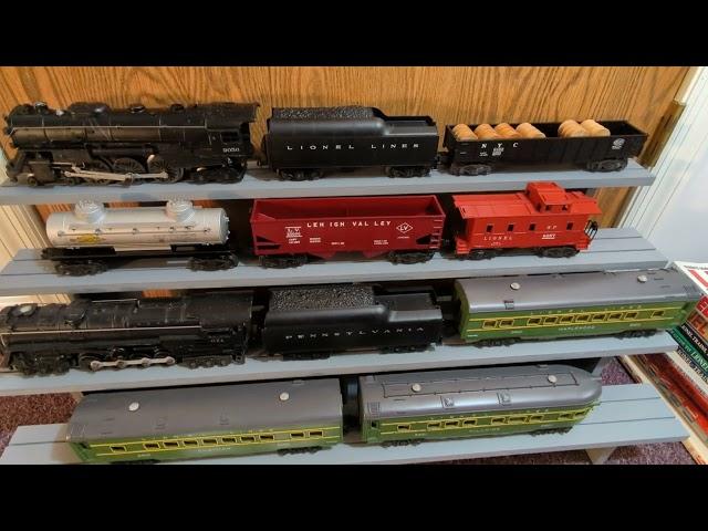 How to date and identify old Lionel train sets. Here I show how to identify two postwar sets.