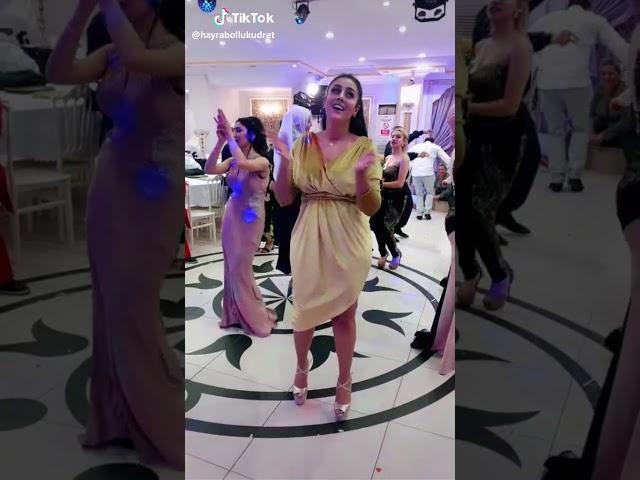 Solmaz Çirosun kalça dansı 2019