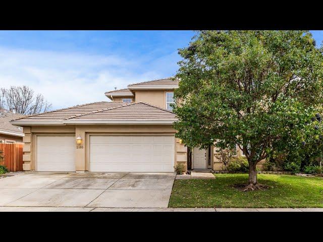 Primary bedroom downstairs in this Natomas home!