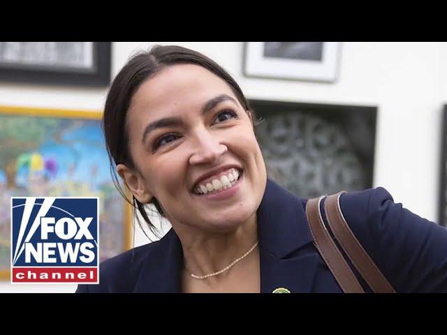 Democratic strategist snubs AOC for House leadership role