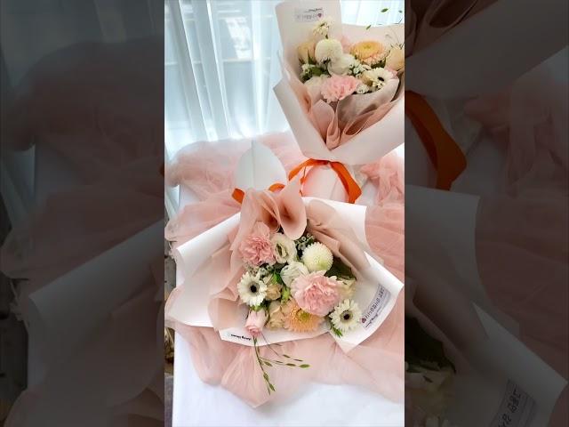 Delicate handtied bouquet | Pastel-tone bouquet 