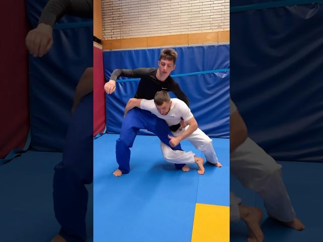 A judoka tries throws and takedowns from freestyle wrestling and grappling #judo #newaza #bjj #mma
