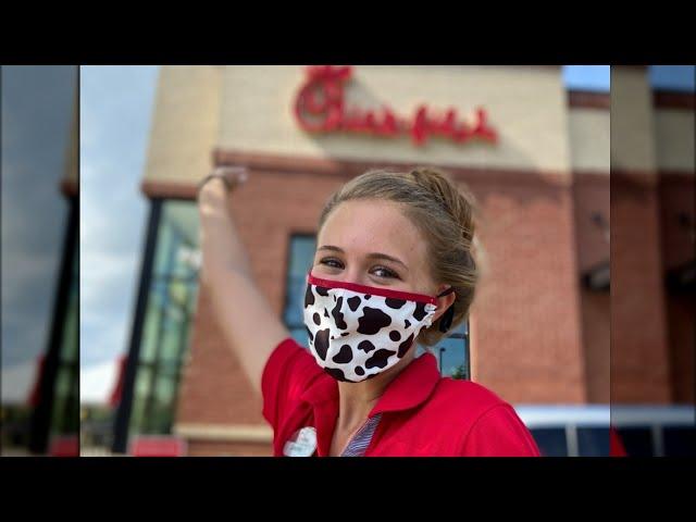 Bizarre Rules That Chick-Fil-A Workers Are Forced to Follow