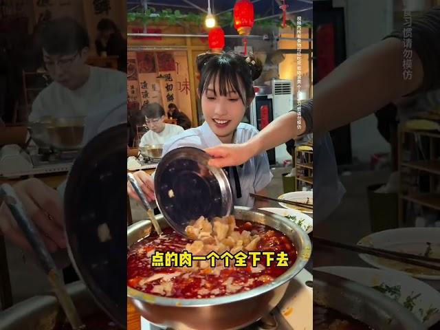 渣渣牛肉火锅吃到爽！惊掉路人下巴…#谁懂这一口的好吃程度#妈呀太香了#艾特你的饭搭子请你吃#火锅约起来