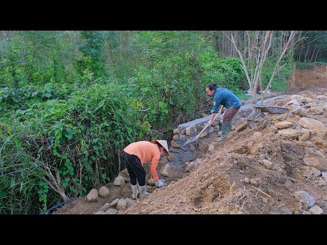 The fence was built incorrectly according to regulations and must now be rebuilt