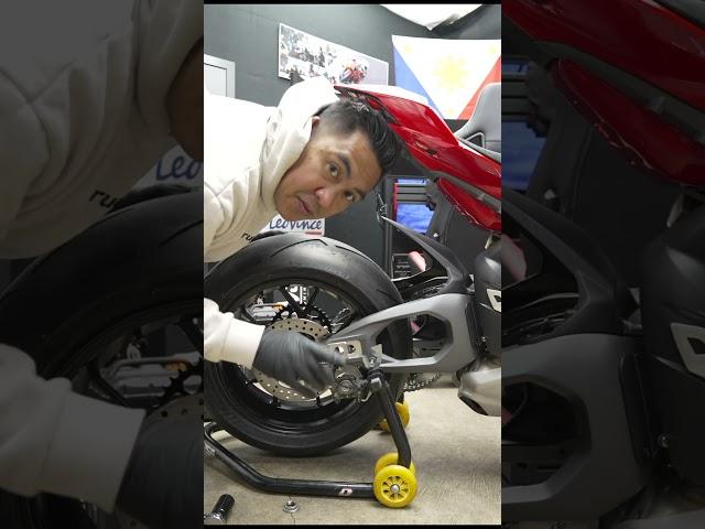 2025 Ducati Panigale V4 Rear Wheel Install is crazy