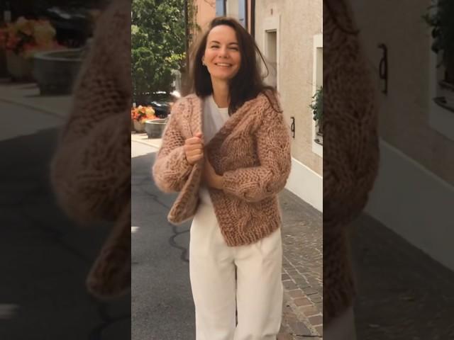 Got any exciting weekend plans? Let’s knit a chunky cardigan! Beginners friendly! #knitting