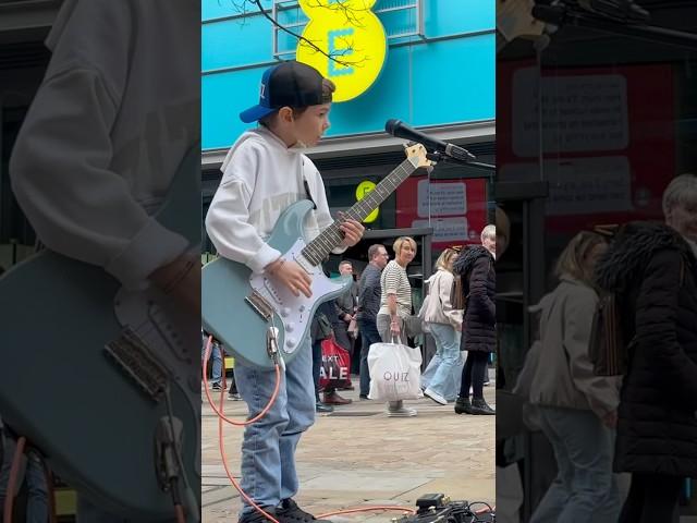 The head turns say it all  #inspire #classic #solo #music #busker #leonardo #ageisjustanumber