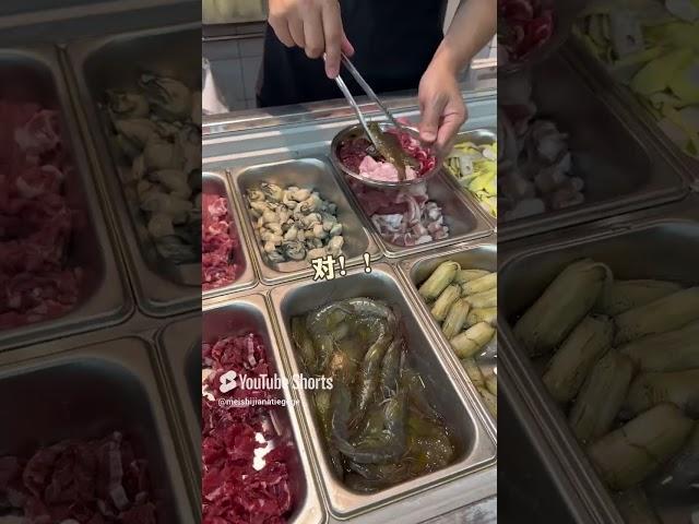 爱上一座城，就要从一碗生烫开始，满满当当一大碗这一份太满足了！！#路边摊美味 #市井生活 #生烫 #寻味街边小吃 #地方特色美食