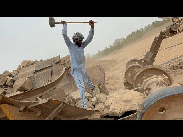“PLAYING WITH GIANT ROCKS: A GIANT IN ACTION - POWERFUL CRUSHING PROCESS!”