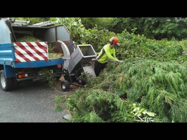 Jansen GTS-1500E Small wood chipper. In action :)