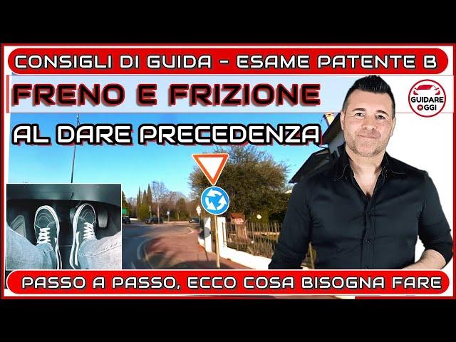 FRENO E FRIZIONE: COSA FARE ALL’ESAME DI GUIDA PRIMA DI UNA ROTATORIA O DI UN DARE PRECEDENZA