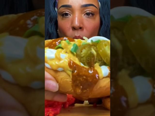CHILI CHEESE DOG #mukbang #eating #food
