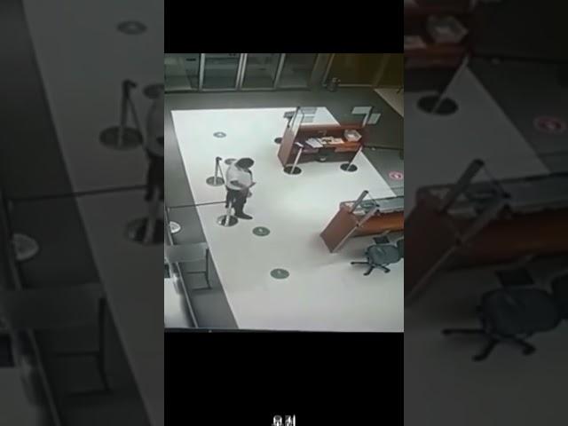 [미스터리 사건 실화] 이 경비원은 누구를 만난것일까? 잘 봐주세요