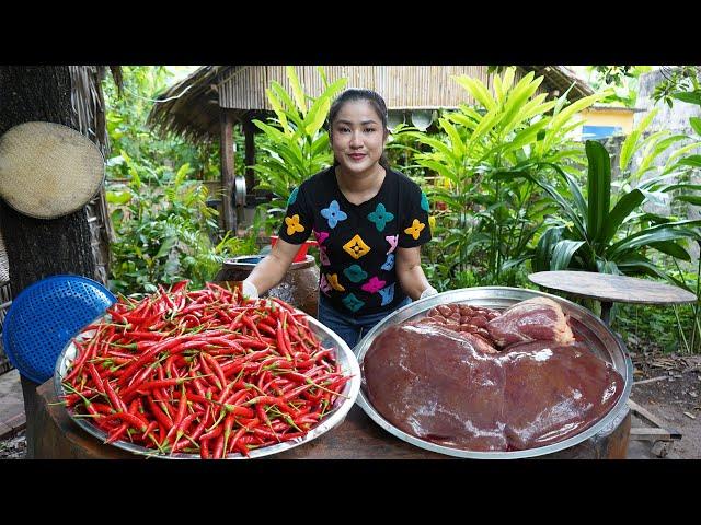 Countryside Life TV: Yummy beef liver, beef heart, beef kidney, chili cooking