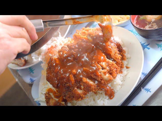 [Japanese Restaurant] Shocking mega platter of rice made by a smiling mother! メガ盛り 食堂