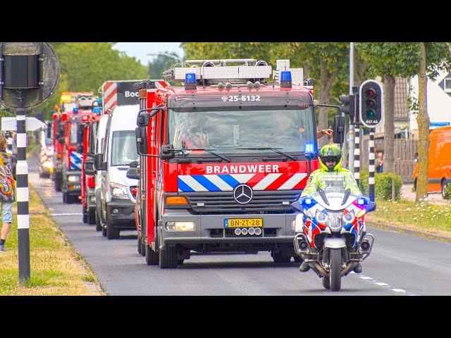 Grote optocht met brandweer, politie en ambulances! (Heel veel sirenes!)