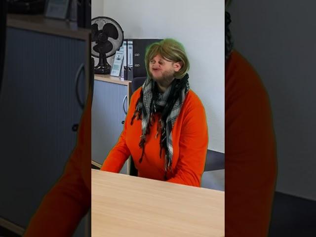 Fildyhajo/Fildytv/Fildystudios/Tiktok - Dorfassi beim Jobcenter.. ‍