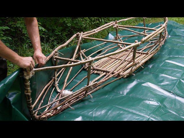 Making a survival CANOE with a pocket knife - Hazelnut, string, DIY store tarp