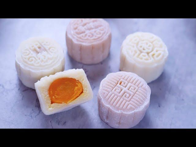 Snow Skin Moon Cakes with lotus seed paste, snow skin stays soft  莲蓉蛋黄冰皮月饼,  三天冰皮依然软糯, ,零失败配方