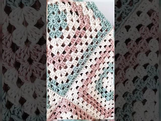 new crochet free tutorial, granny square fringe crop top. #crochet #crochettops