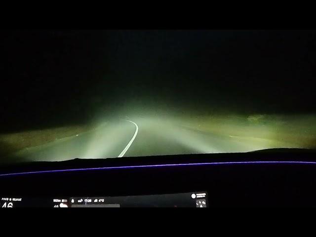 ️ Farurile Adaptive de la Tesla Model 3 Highland pe ceață | Matrix