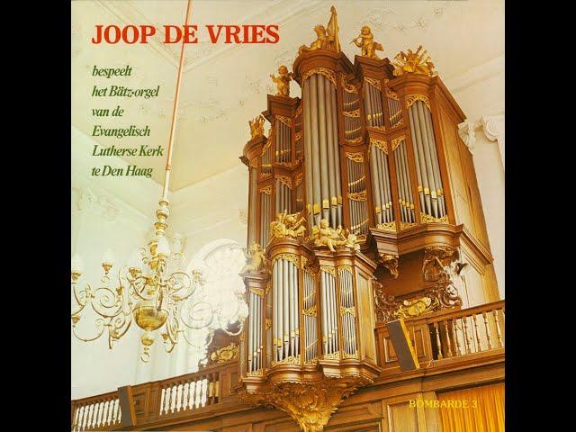 Joop de Vries bespeelt het orgel van de Evangelisch Lutherse Kerk te Den Haag (2)