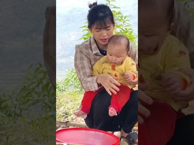 Single mother raising a young child, daily life is extremely difficult #buildingnewlife #cute #baby