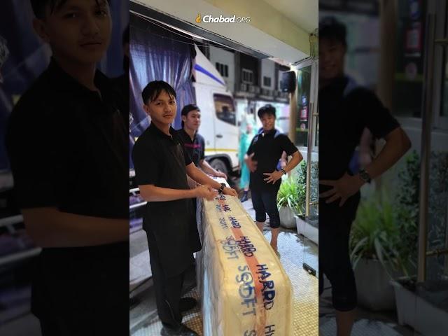 Chabad In Koh Samui, Thailand, Gears Up For 3,000 Seder Guests!
