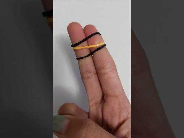 how to make a loom bracelet on two fingers ( ️if too fast check comments)#loomband#rainbowloom#loom