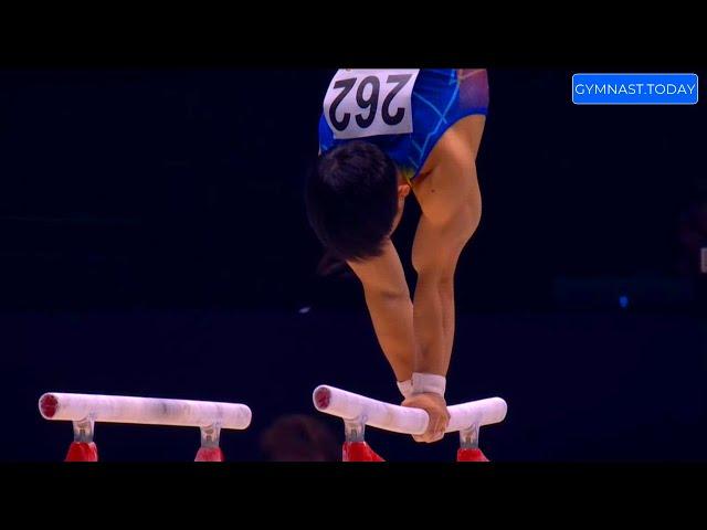 Top 3 in Men's Parallel Bars Final - 2022 Liverpool 51st Gymnastics World Championships