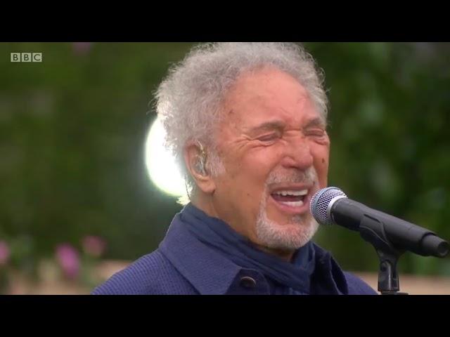 Tom Jones   I'll Never Fall In Love Again Live 2020