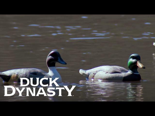 Duck Dynasty: Duck Decoy Battle (Season 8, Episode 3) | Duck Dynasty