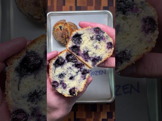 The Difference Between Using Fresh vs Frozen Blueberries in Muffins #baking