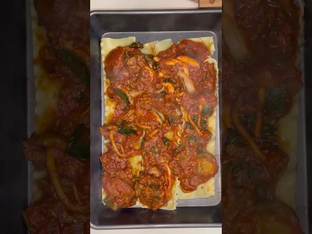 Vegan Lasagne! #veganshorts #food #vegansofig #vegandiet #cooking #veganvibes